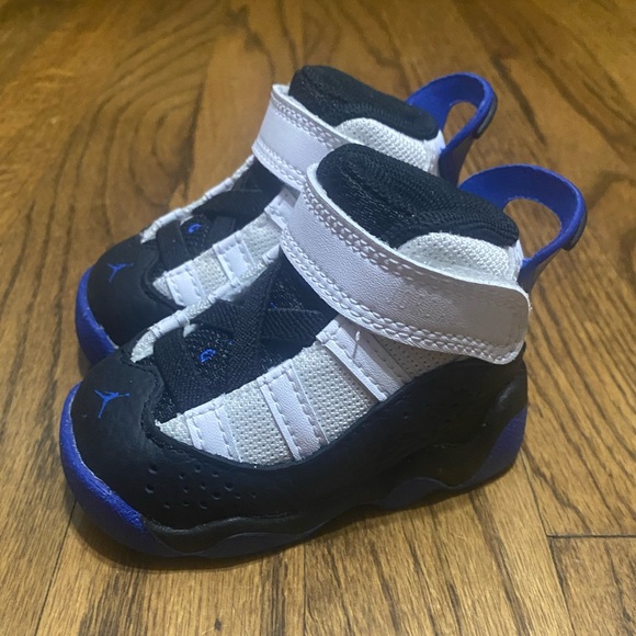 Air Jordan 6 Rings Sneakers - Picture 2 of 9